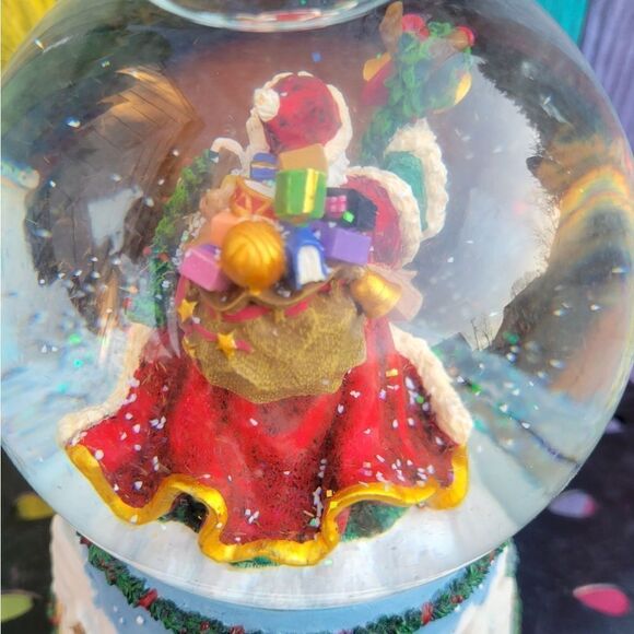 Music Santa Snow Globe - Picture 5 of 12